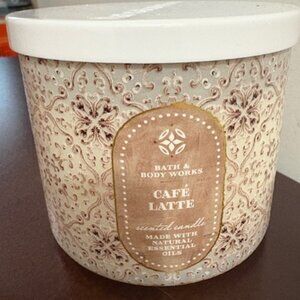 New Bath and Body Works Cafe Latte 3 Wick Candle